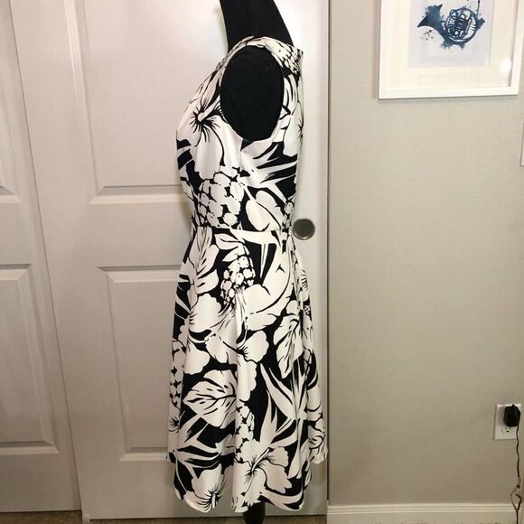 I.N. Studio Dress Black and White Floral Size 6 - Picture 4 of 11